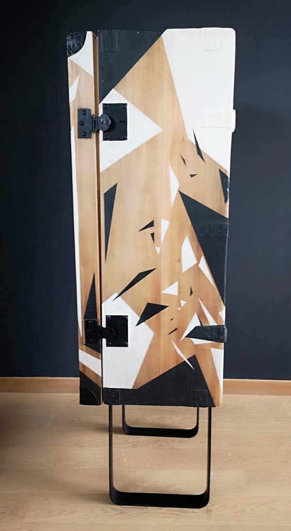 malle bois-armoire-etagere-étagère-vintage-bois-noir-blanc-formes-geometrique
